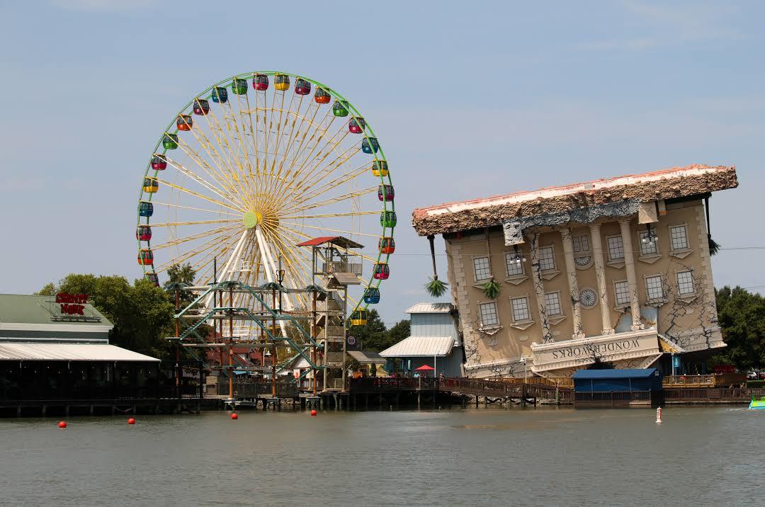 Centro Comercial Broadway at the Beach